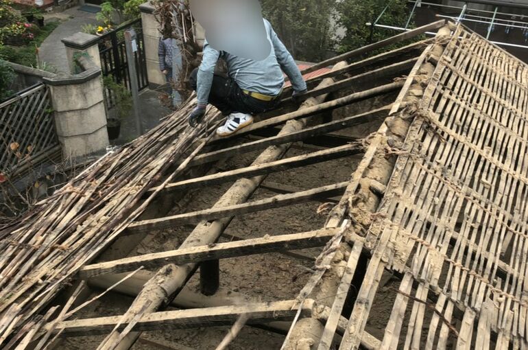 瓦降ろし